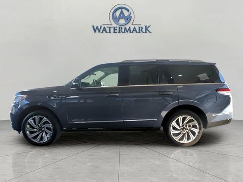 Used 2023 Lincoln Navigator Reserve image 2