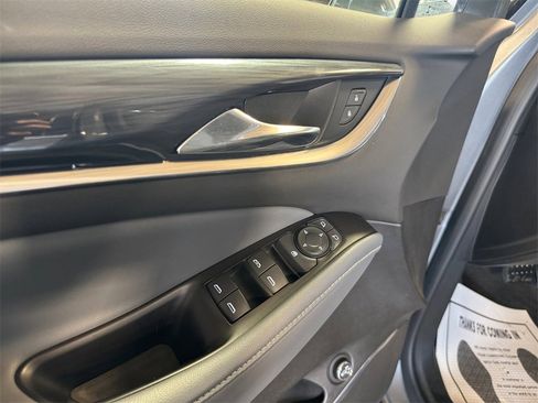 Used 2018 Buick Enclave Essence image 14