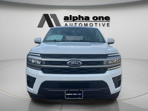 Used 2024 Ford Expedition XLT RWD image 3