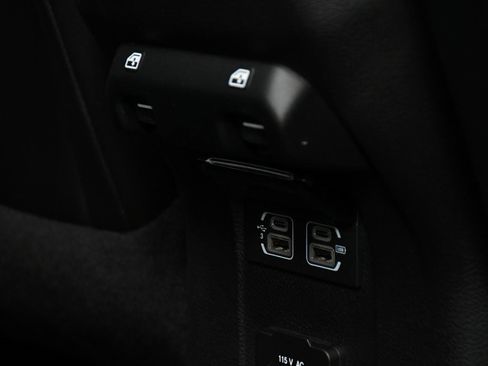 Used 2018 Jeep Wrangler Unlimited Sahara image 37