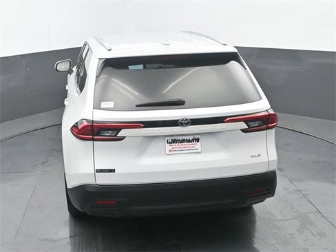 Used 2024 Toyota Grand Highlander XLE image 32