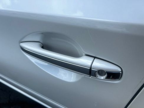 Used 2013 Toyota Avalon Limited FWD image 10