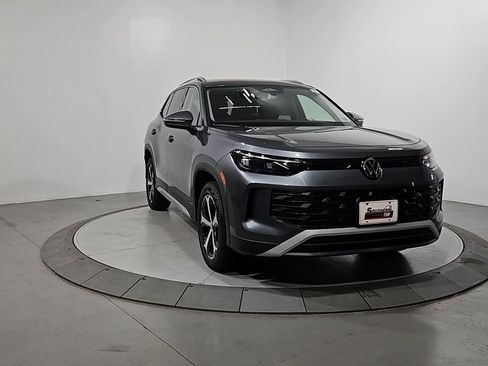 New 2026 Volkswagen Tiguan SE AWD/4WD image 8