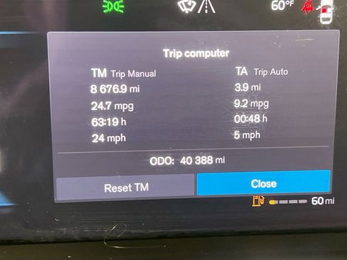 Used 2023 Volvo XC40 B5 Plus w/ Driver Assist Package image 12