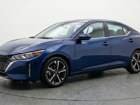 Used 2025 Nissan Sentra SV FWD image 3