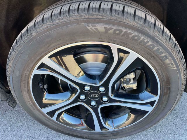 Certified 2019 Ford Edge ST w/ Cold Weather Package AWD/4WD image 11