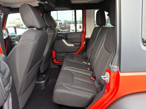 Used 2015 Jeep Wrangler Unlimited Rubicon w/ Connectivity Group image 10