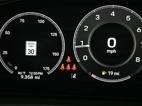Certified 2026 Porsche Cayenne AWD/4WD image 23