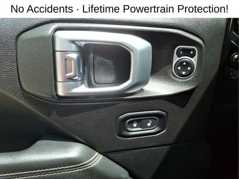 Used 2019 Jeep Wrangler Unlimited Sahara AWD/4WD image 11