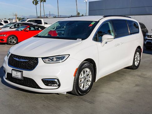 Used 2022 Chrysler Pacifica Touring-L image 3