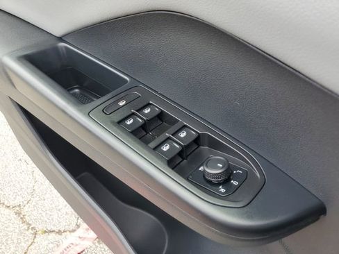 Used 2023 Volkswagen Taos SE w/ Black Wheel Package FWD image 30