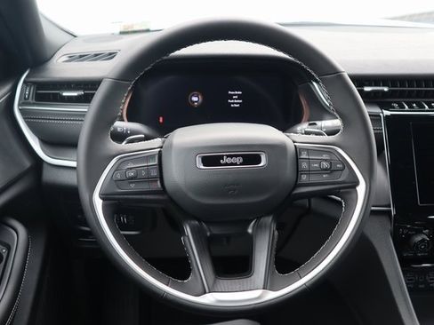 New 2025 Jeep Grand Cherokee L Altitude image 4