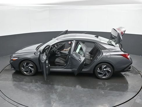 Used 2025 Hyundai Elantra Limited FWD image 52