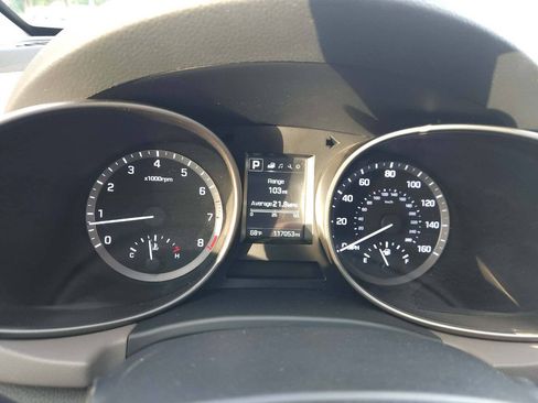 Used 2017 Hyundai Santa Fe SE AWD/4WD image 24