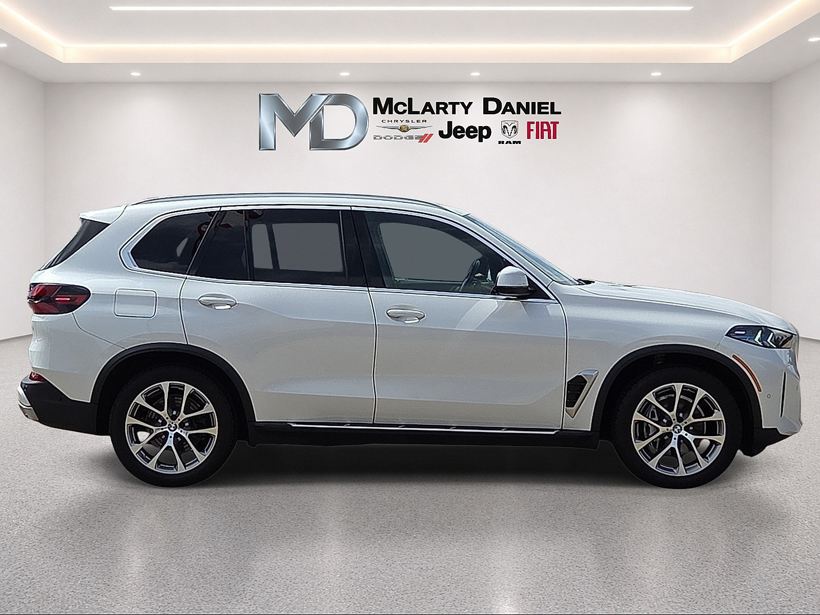 Used 2024 BMW X5 xDrive40i w/ Premium Package AWD/4WD image 6