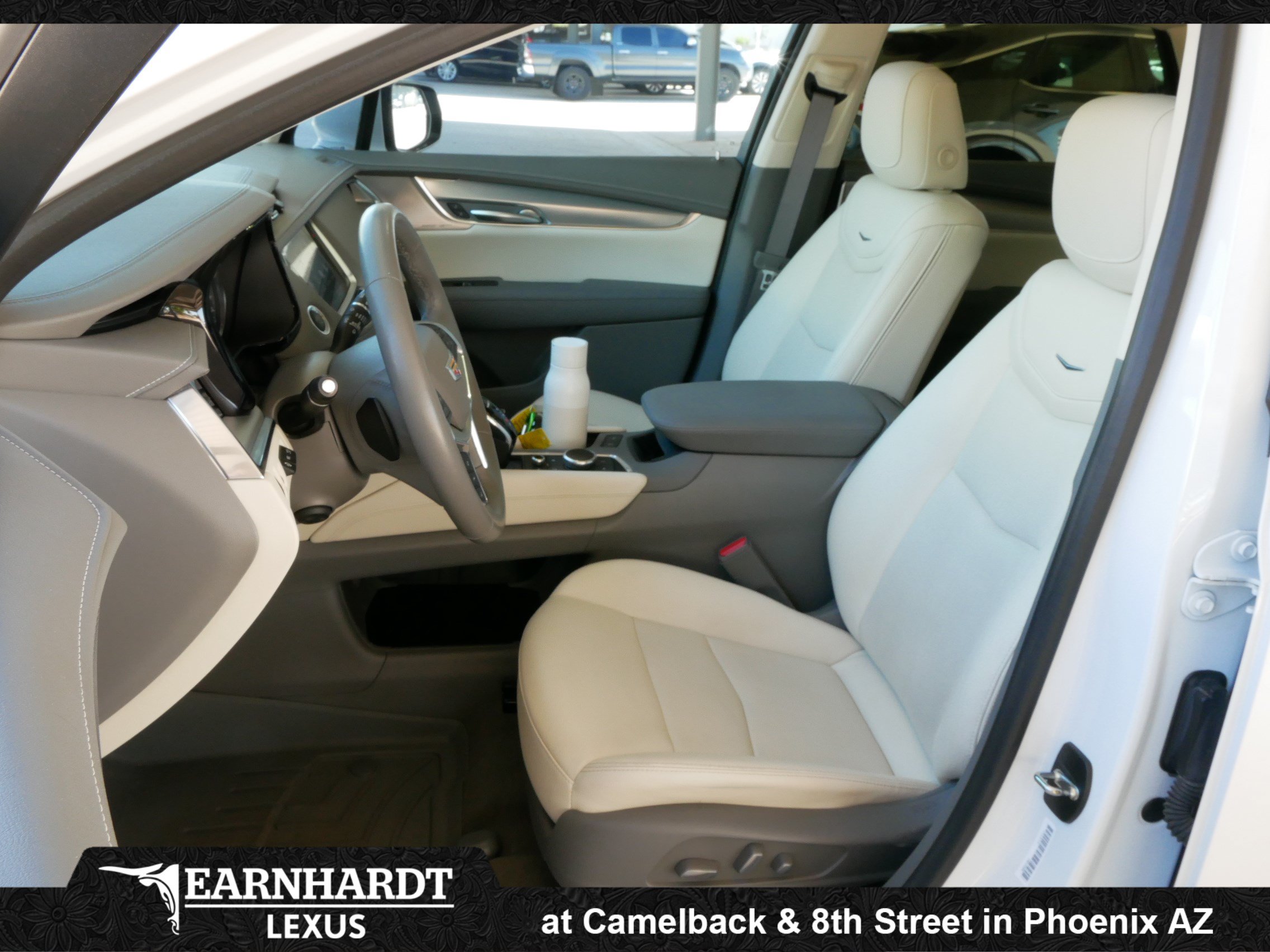 Used 2023 Cadillac XT5 Premium Luxury w/ Technology Package FWD image 2