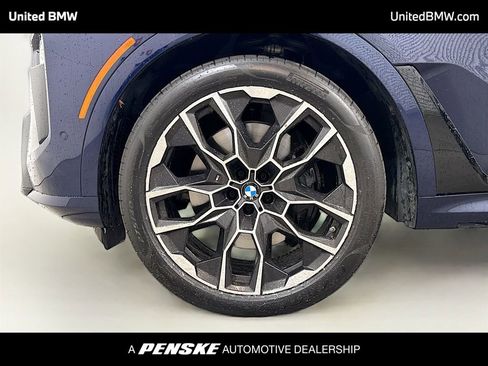 Used 2025 BMW X7 M60i image 2