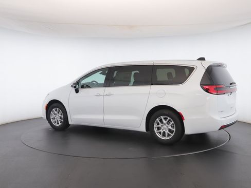 New 2026 Chrysler Pacifica Select image 21