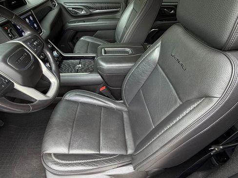Used 2021 GMC Yukon Denali w/ Denali Premium Package AWD/4WD image 5