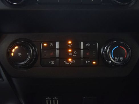 Used 2019 Ford F150 XLT w/ Equipment Group 302A Luxury AWD/4WD image 34