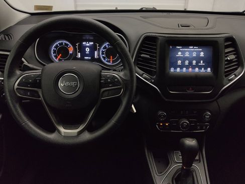 Used 2019 Jeep Cherokee Latitude w/ Popular Appearance Group FWD image 22