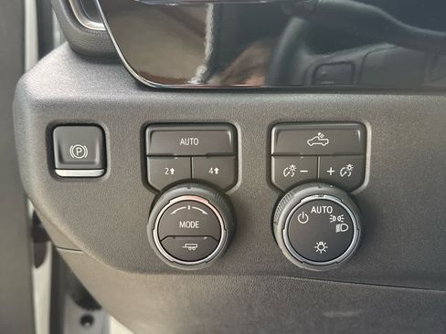 Certified 2025 Chevrolet Silverado 1500 LT image 17