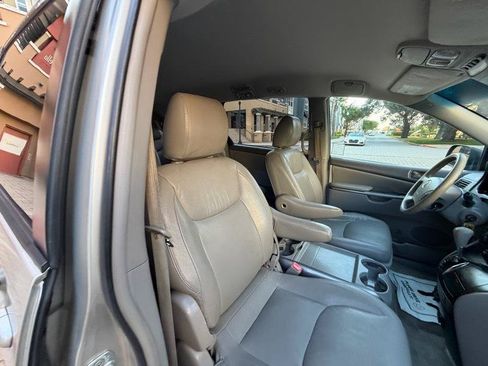 Used 2010 Toyota Sienna LE FWD image 44