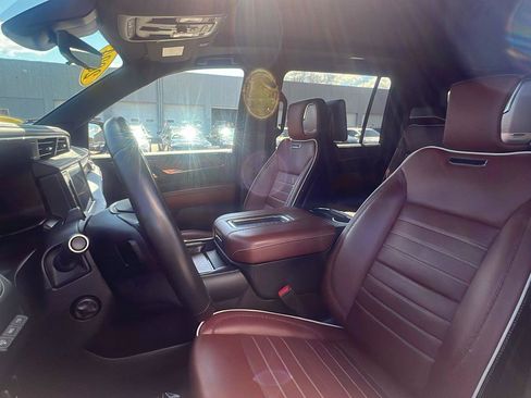 Used 2024 GMC Yukon XL Denali Ultimate AWD/4WD image 23