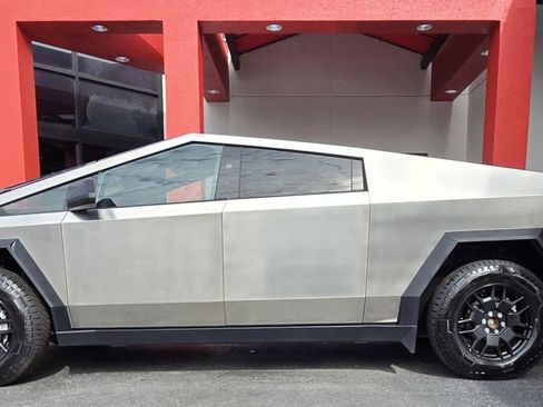 Used 2024 Tesla Cybertruck AWD Crew Cab image 8