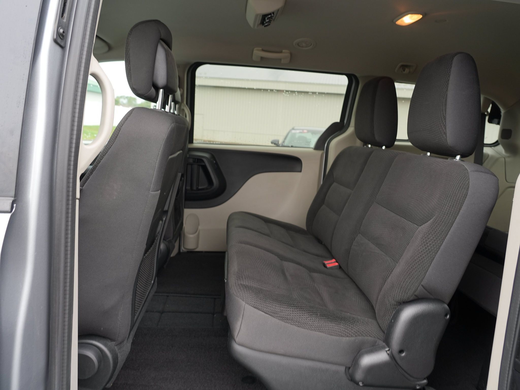 Used 2018 Dodge Grand Caravan SE w/ UConnect Hands-Free Group FWD image 18