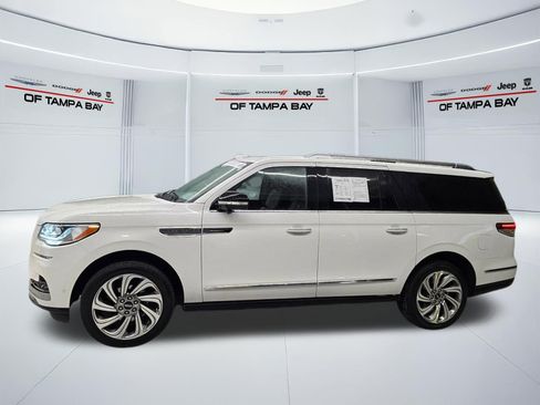 Used 2023 Lincoln Navigator L Reserve AWD/4WD image 3