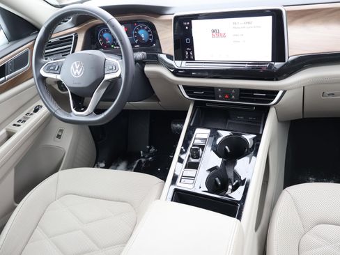 Used 2024 Volkswagen Atlas SE image 16