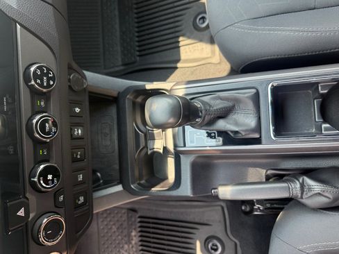 Used 2018 Toyota Tacoma TRD Off-Road w/ Technology Package AWD/4WD image 15