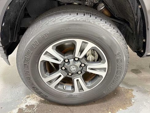 Used 2016 Toyota Tacoma TRD Sport w/ Towing Package AWD/4WD image 10