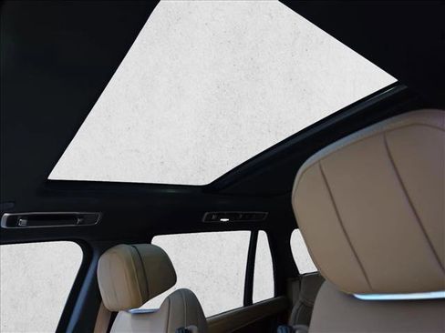 New 2026 Land Rover Range Rover Long Wheelbase SE image 28