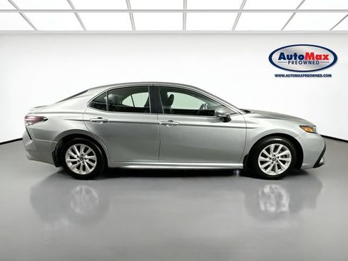 Used 2023 Toyota Camry SE FWD image 9