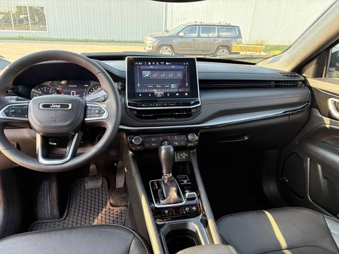 Used 2025 Jeep Compass Trailhawk w/ Sun & Sound Group AWD/4WD image 21