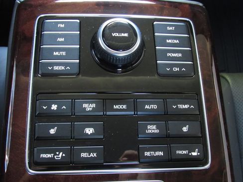 Used 2014 Hyundai Equus Signature RWD image 36