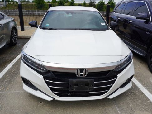 Used 2021 Honda Accord Sport image 2
