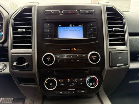 Used 2018 Ford Expedition XLT image 20