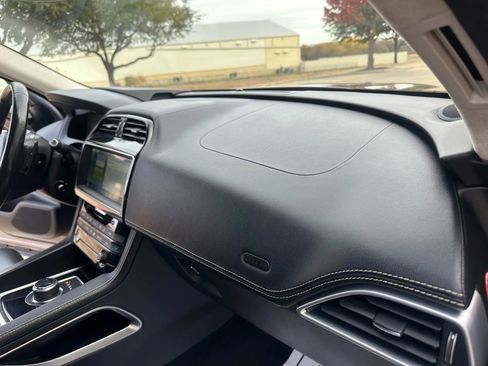 Used 2017 Jaguar F-PACE R-Sport image 33