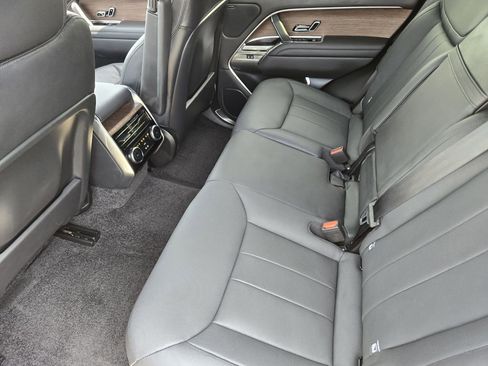 Used 2023 Land Rover Range Rover SE image 40