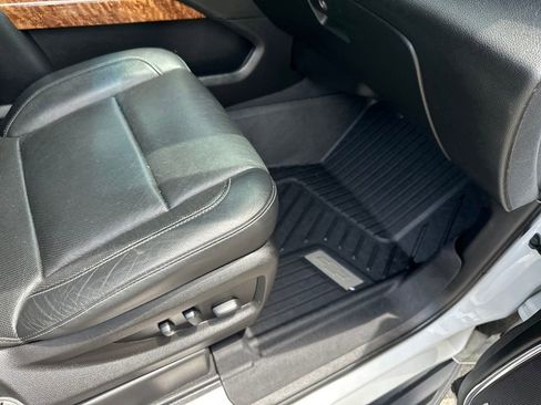 Used 2019 Chevrolet Tahoe Premier RWD image 38