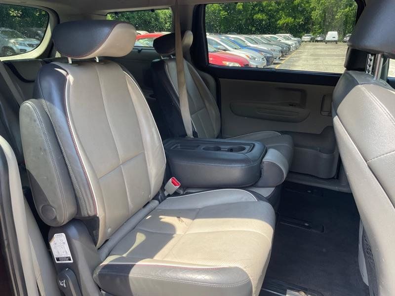 Used 2017 Kia Sedona LX w/ LX Essentials Premium Package FWD image 14