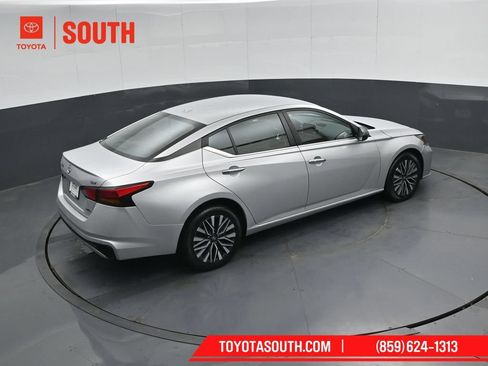 Used 2024 Nissan Altima 2.5 SV AWD/4WD image 41
