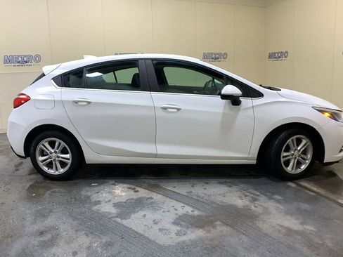 Used 2018 Chevrolet Cruze LT image 2