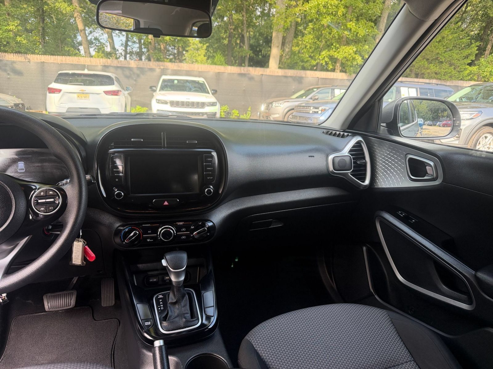 Used 2025 Kia Soul LX w/ LX Technology Package FWD image 33