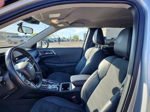 Used 2024 Mitsubishi Outlander SE image 15