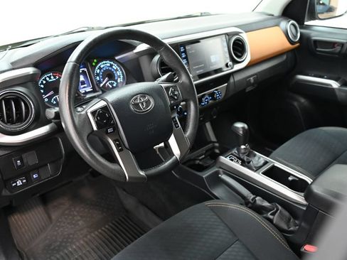 Used 2020 Toyota Tacoma SR5 AWD/4WD image 24