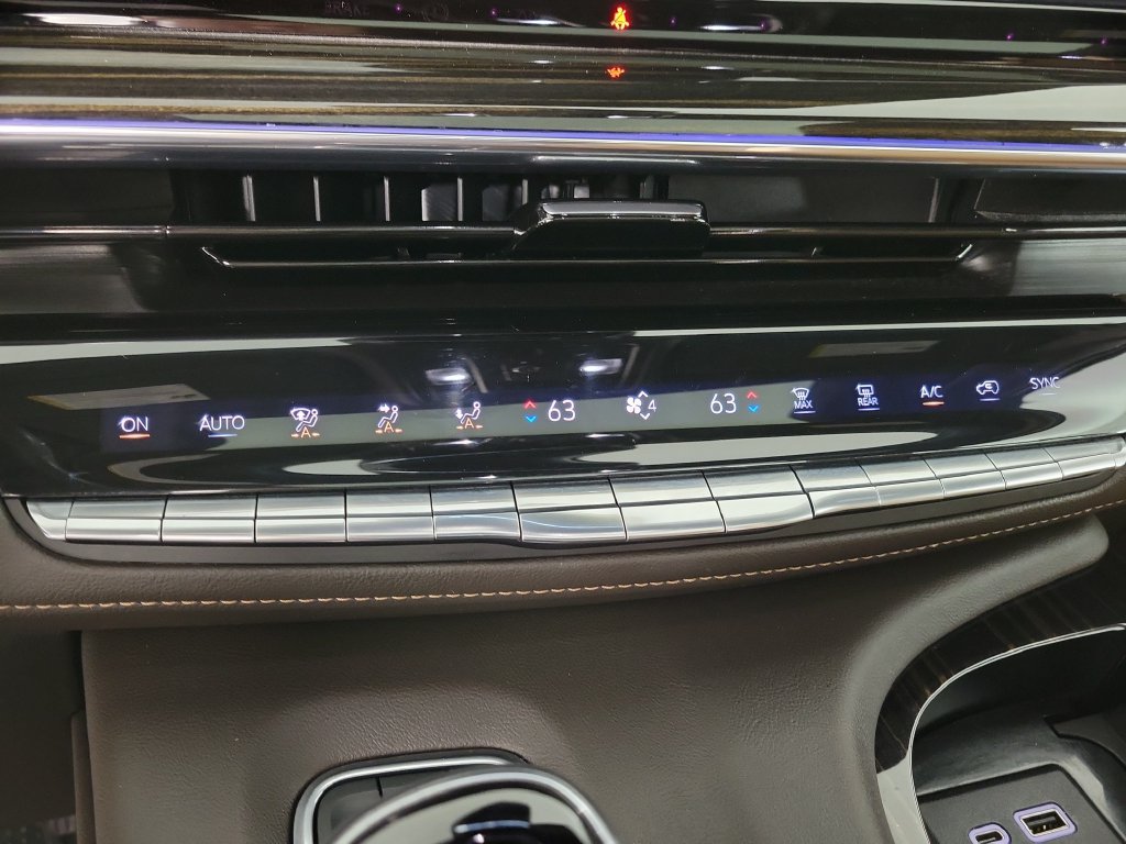 Used 2022 Cadillac Escalade Premium Luxury AWD/4WD image 30